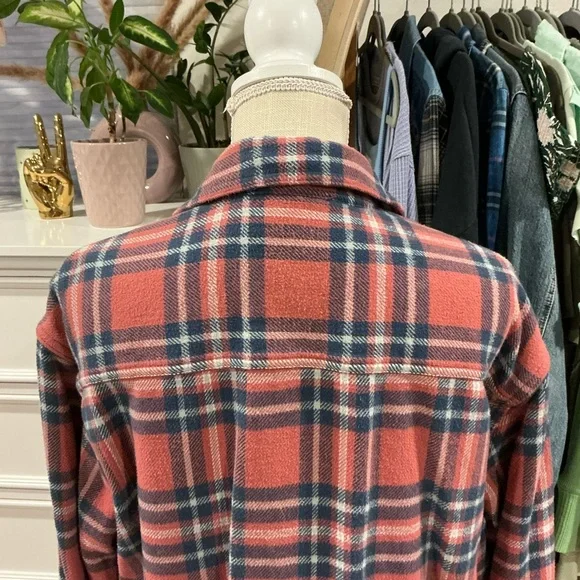 American Eagle | Pink and Blue Plaid Flannel size Medium - Picture 6 of 12